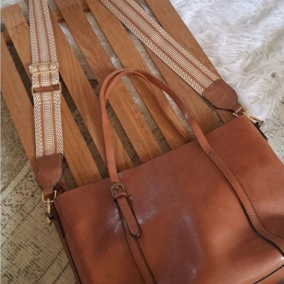 NEW Vegan Leather Tote with Cool Guitar strap - Picture 8 of 16